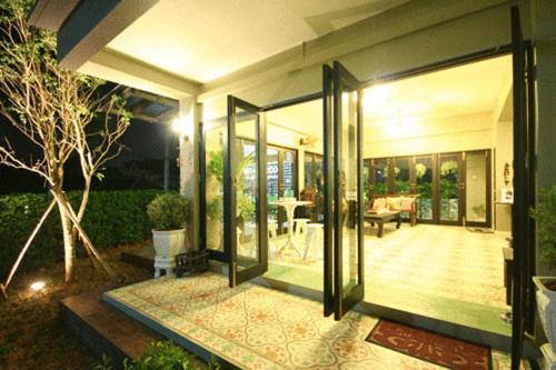 Ploen Pattaya Residence By Tolani Extérieur photo
